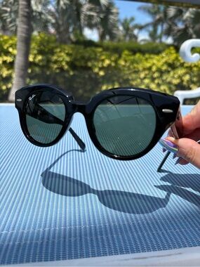 Ray Ban Roundabout sunglasses black with green lenses
